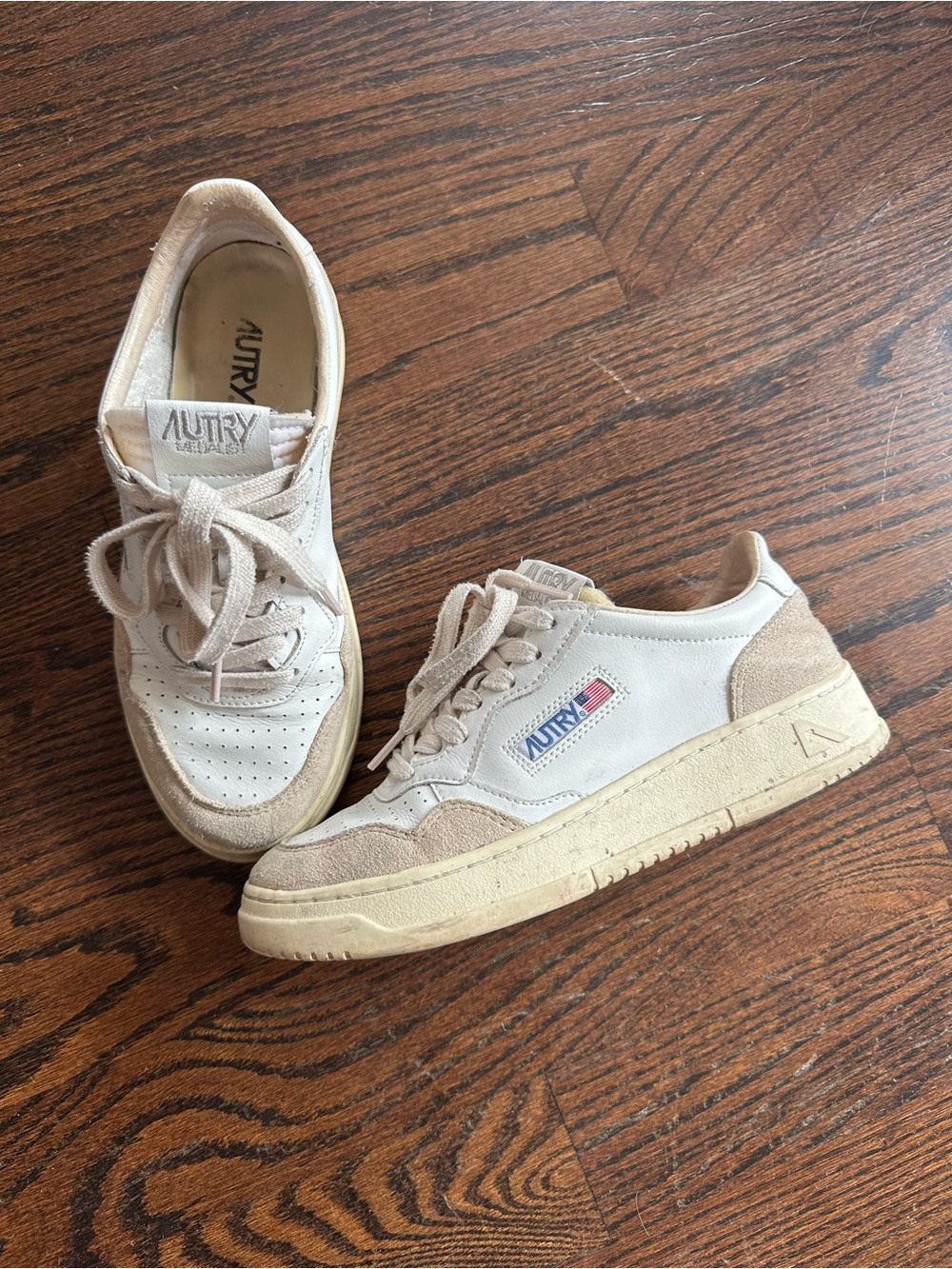 Autry Women’s Beige/Off-White Sneakers